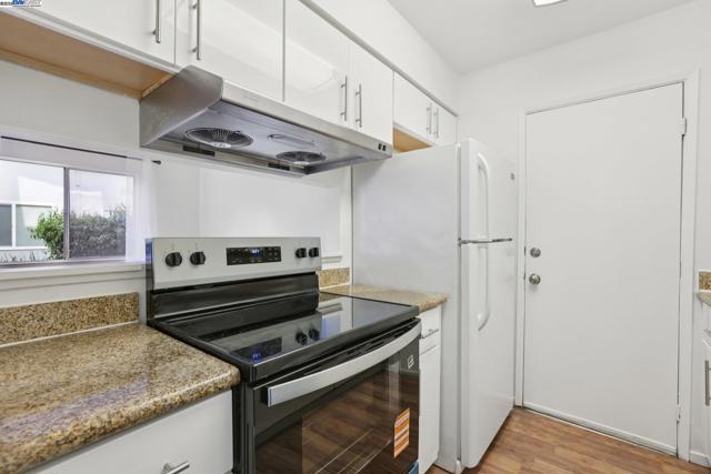 1042 Mohr Ln, Concord CA: https://media.crmls.org/mediaz/d049c029-efc7-4a9c-99df-834e2f6167fc.jpg