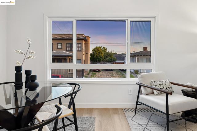 904 41st St, Oakland CA: https://media.crmls.org/mediaz/d049dfbf-1611-400d-8f80-6b26db463b81.jpg