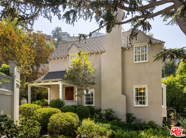 1612 Sunset Plaza Drive, Los Angeles CA: https://media.crmls.org/mediaz/d04a4db4-4294-46e0-9173-761722aa4914.jpg