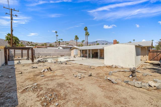 38280 Chuperosa Lane, Cathedral City CA: https://media.crmls.org/mediaz/d04a52fe-88b6-44dd-806c-a7b90ae46b8c.jpg