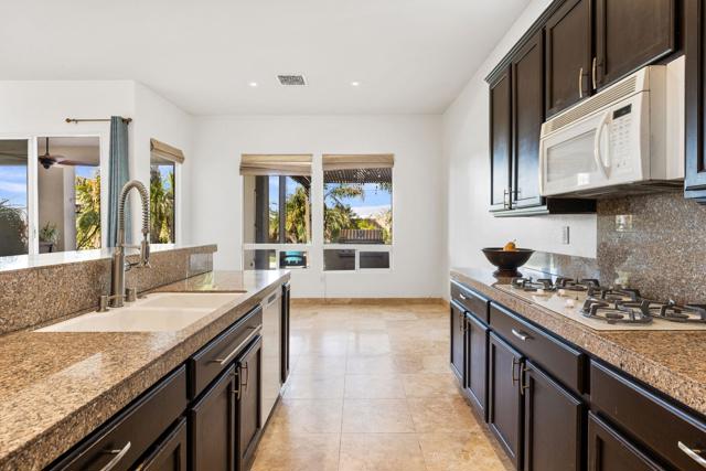 74062 Jeri Lane, Palm Desert CA: https://media.crmls.org/mediaz/d04a8f32-0270-4c20-88da-a1bf2b3ddde2.jpg