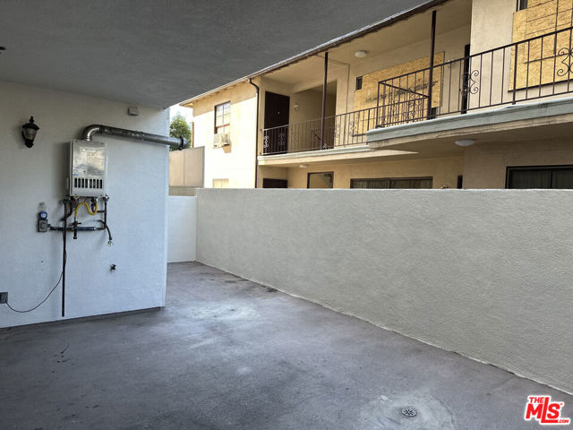 122 N Clark Drive, West Hollywood CA: https://media.crmls.org/mediaz/d04ab0c6-4155-44d6-b0c0-01d50a496c01.jpg