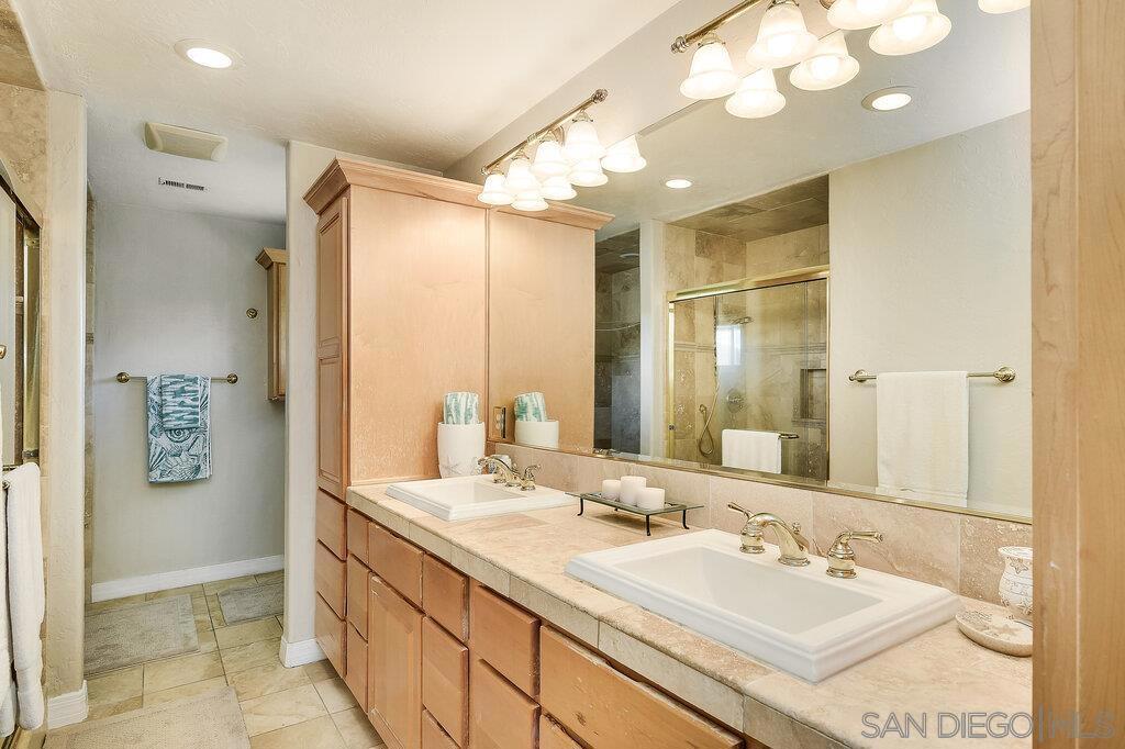 https://media.crmls.org/mediaz/d04ab226-0247-4826-885f-f522944920e4.jpg?preset=X-Large