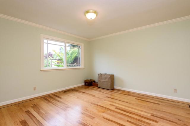607 Alsace Lorraine Ave, Half Moon Bay CA: https://media.crmls.org/mediaz/d04b3edb-5828-4a0d-a334-62bf70ac3eba.jpg