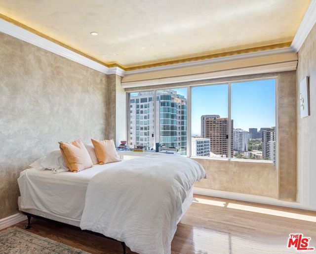 865 Comstock Avenue, Los Angeles CA: https://media.crmls.org/mediaz/d04bf7a5-c509-4c96-8fc6-0676202eb76a.jpg