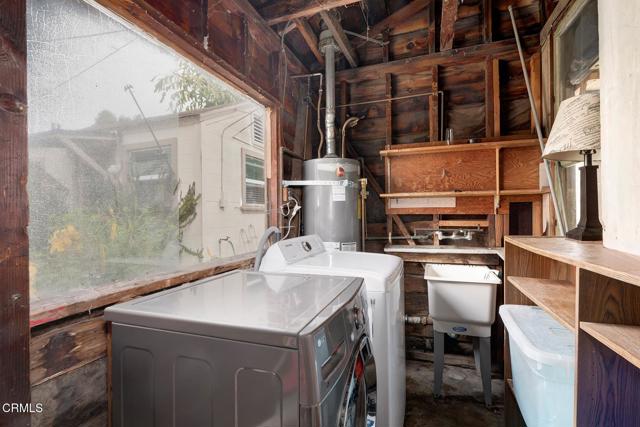 426 W Arbor Vitae Street, Inglewood CA: https://media.crmls.org/mediaz/d04bfba7-35c7-4733-89af-68c9b239a4e2.jpg