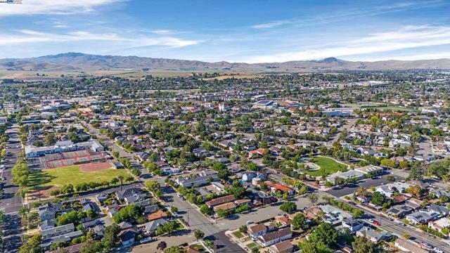 1153 Sherry Way, Livermore CA: https://media.crmls.org/mediaz/d04c31c8-2226-43ef-868d-7807600237b9.jpg