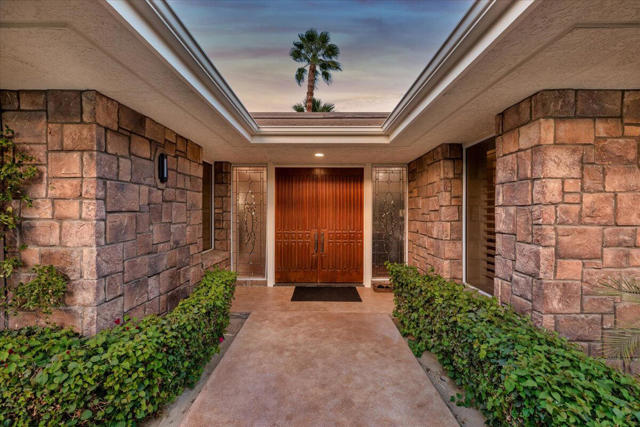 2 Deerfield Court, Rancho Mirage CA: https://media.crmls.org/mediaz/d04d319c-a1d4-4f4a-ac9f-4db1f28f3ba0.jpg
