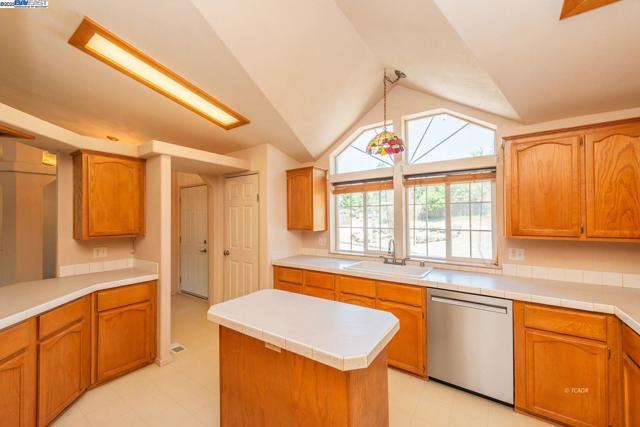 31 Rocky Road, Weaverville CA: https://media.crmls.org/mediaz/d04dbc67-19e5-467b-b6aa-34ae781c5626.jpg