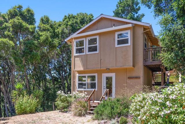 825 Skyward Drive, Aptos CA: https://media.crmls.org/mediaz/d04dd668-697d-471c-97f3-86ca94eefbce.jpg