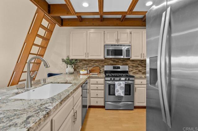 Detail Gallery Image 7 of 35 For 801 Kalpati Cir #B,  Carlsbad,  CA 92008 - 2 Beds | 2 Baths