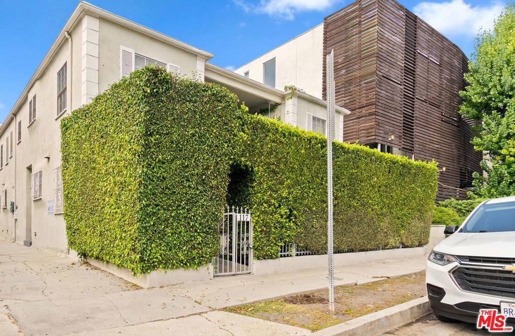 117 N Kings Road #1