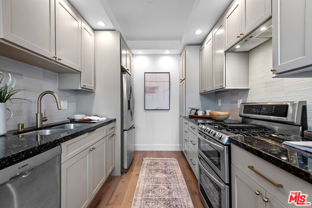 3516 Via Dolce, Marina del Rey CA: https://media.crmls.org/mediaz/d04ecd94-cca2-4a1d-964f-ce4befc581e6.jpg