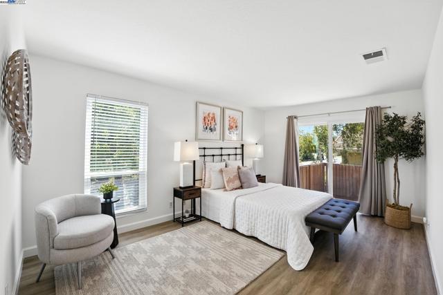 102 Rolling Green Cir, Pleasant Hill CA: https://media.crmls.org/mediaz/d04f27cb-7147-44ad-bb74-f62e0306333d.jpg