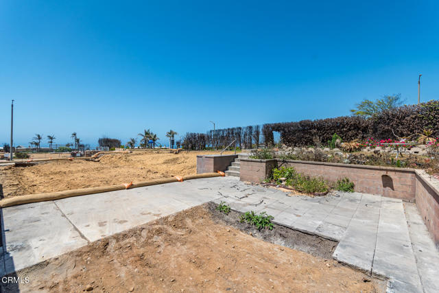 18449 Kingsport Drive, Malibu CA: https://media.crmls.org/mediaz/d04f3ea5-66b9-4070-89c1-095fbd35e744.jpg