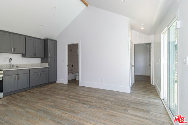 2807 S Bedford Street, Los Angeles CA: https://media.crmls.org/mediaz/d04fb57f-2b09-4e12-875b-7ade1d3d4e84.jpg
