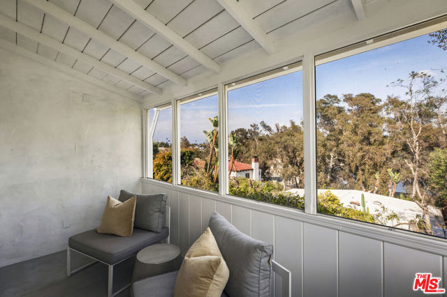 2316 Kenilworth Avenue, Los Angeles CA: https://media.crmls.org/mediaz/d04fbc5f-599e-4407-a2c2-f220600eaa17.jpg