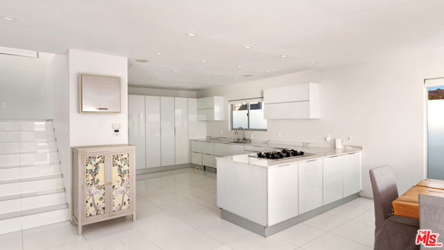 26050 Pacific Coast Highway, Malibu CA: https://media.crmls.org/mediaz/d0506027-7cdb-4e08-8c1e-7c0b280599f5.jpg