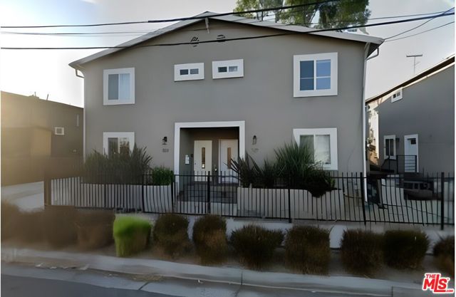 529 N Benton Way, Los Angeles CA: https://media.crmls.org/mediaz/d050d187-74dd-429c-860d-cb563931ac85.jpg