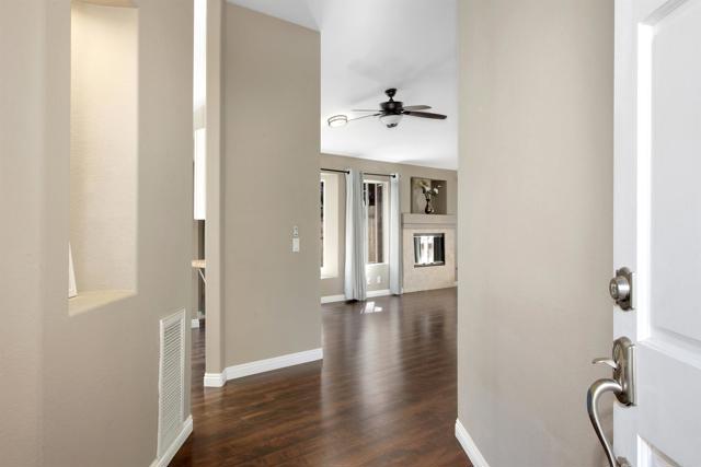 1842 Corte Pulsera, Oceanside CA: https://media.crmls.org/mediaz/d050ff36-380d-4db4-99da-24e81c3adc62.jpg