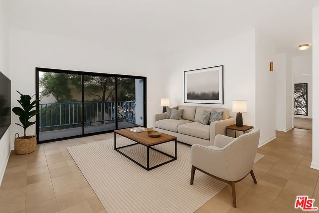 8324 Regents Road, San Diego CA: https://media.crmls.org/mediaz/d0512212-0453-440c-8298-4026fcc70453.jpg