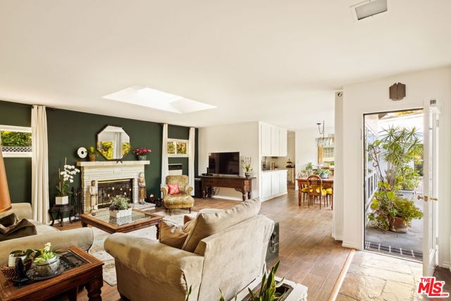 5940 Varna Avenue, Valley Glen CA: https://media.crmls.org/mediaz/d0512242-b23c-49d1-b3c3-cd3a8b43103d.jpg