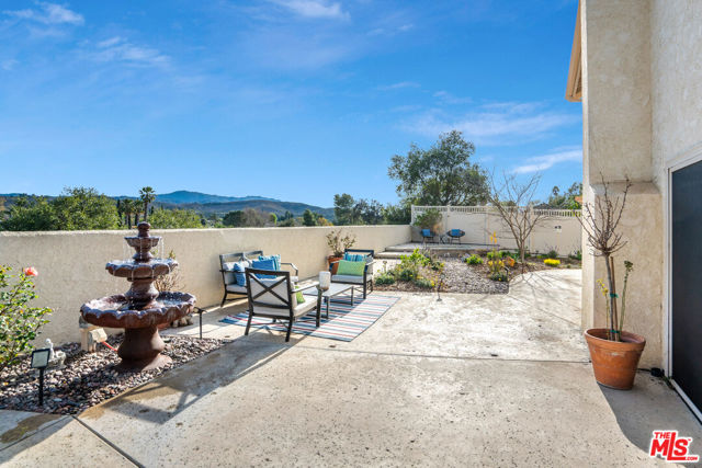 3086 Indian Mesa Drive, Thousand Oaks CA: https://media.crmls.org/mediaz/d05166bd-01ab-43b6-a3ca-4b436b3fb7d1.jpg