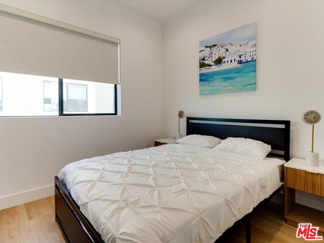 2815 1/2 S Redondo Boulevard, Los Angeles CA: https://media.crmls.org/mediaz/d05262de-1aaf-416c-984d-347776d16a22.jpg