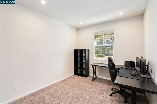 9603 Del Seis Dr, Sacramento CA: https://media.crmls.org/mediaz/d05280ee-287d-44bd-a69c-2be29dba28cb.jpg