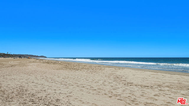 30718 Pacific Coast Highway, Malibu CA: https://media.crmls.org/mediaz/d052faff-499d-4643-8372-9ccd555b6d8a.jpg