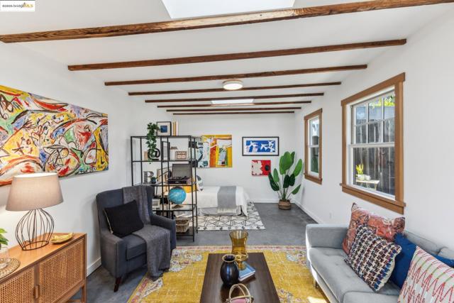 1350 Curtis St, Berkeley CA: https://media.crmls.org/mediaz/d053188b-e63f-4db1-90a3-692882885e93.jpg