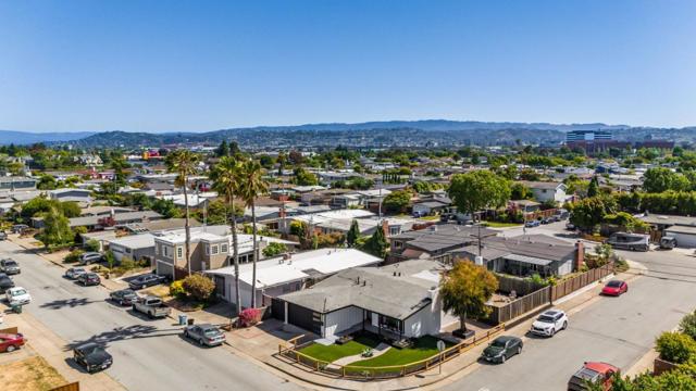 1633 Roberta Drive, San Mateo CA: https://media.crmls.org/mediaz/d05447f2-a326-4127-b69a-3955197f048f.jpg