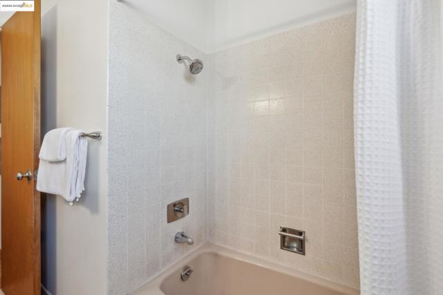 827 Norvell St, El Cerrito CA: https://media.crmls.org/mediaz/d054b0f4-53a0-4e7c-8d15-deb5079918cb.jpg