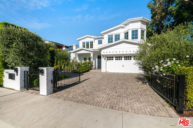 4402 Ledge Avenue, Toluca Lake CA: https://media.crmls.org/mediaz/d05508e7-772d-4698-9700-decac604b6ac.jpg
