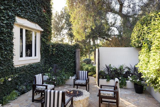 6977 Las Colinas, Rancho Santa Fe CA: https://media.crmls.org/mediaz/d0558edd-2d6f-4b6c-a563-4d4d6ab672ad.jpg