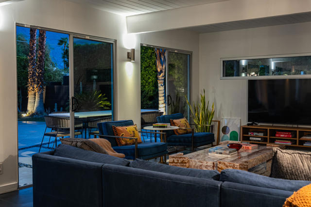 503 E Laurel Circle, Palm Springs, CA 92262