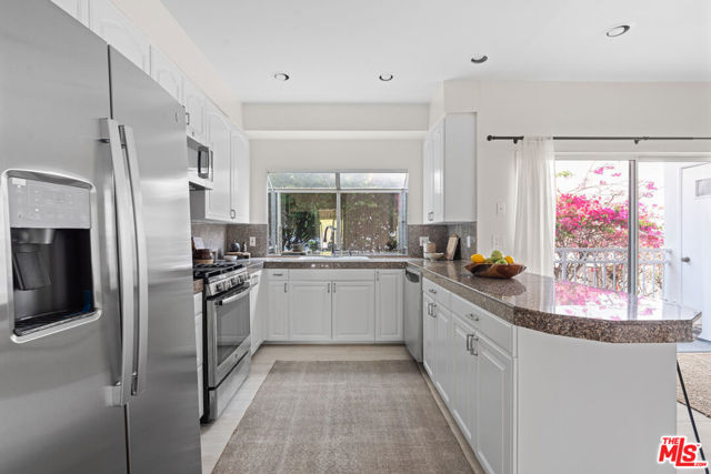 1524 Franklin Street, Santa Monica CA: https://media.crmls.org/mediaz/d056a6ea-bcc1-42e3-b1ae-d02eeb5acfb3.jpg