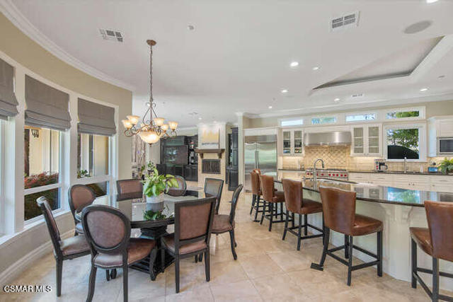 421 Whitegate Road, Thousand Oaks CA: https://media.crmls.org/mediaz/d056baa0-25ac-450e-8dac-be7cde999401.jpg