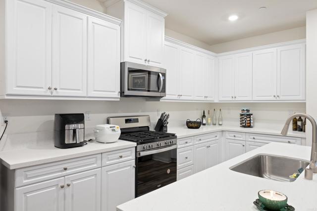 25709 Buckeye Meadow Lane, Homeland CA: https://media.crmls.org/mediaz/d056d426-85af-4daa-b183-9bc7df331073.jpg