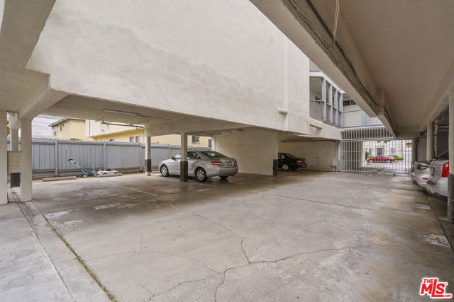 1045 S Bedford Street, Los Angeles CA: https://media.crmls.org/mediaz/d05736ae-2da7-4c34-82e2-56c08d3820fa.jpg