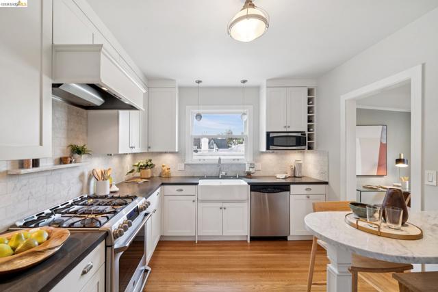 Image 15 of 46 For 741 Grosvenor Pl