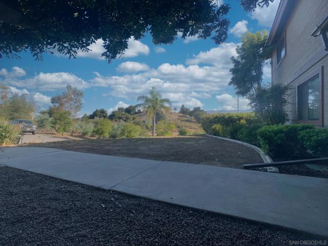 27332 Cool Water Ranch RD, Valley Center CA: https://media.crmls.org/mediaz/d0586ca3-b81e-4655-b91a-19c51f9e20dd.jpg