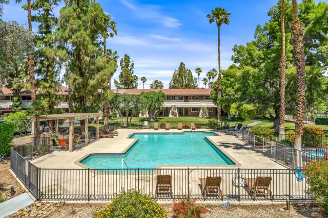 575 N Villa Court, Palm Springs CA: https://media.crmls.org/mediaz/d058bb49-8fb3-4700-86eb-53051643d055.jpg