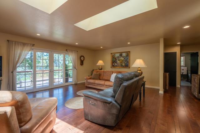 5 Wyndemere Vale, Monterey CA: https://media.crmls.org/mediaz/d05930de-7b06-4a2c-8fb5-3f88dc11b363.jpg