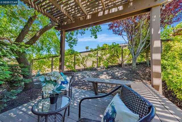 122 Claremont Crest Ct, San Ramon CA: https://media.crmls.org/mediaz/d0598754-1787-4f98-ad91-ef42c4665c96.jpg