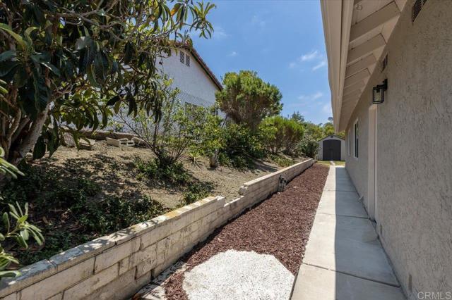 7911 Terraza Disoma, Carlsbad CA: https://media.crmls.org/mediaz/d059e549-c630-49d7-88c9-c4eb703c2db3.jpg