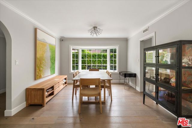 3479 Mandeville Canyon Road, Los Angeles CA: https://media.crmls.org/mediaz/d05a2292-1c8d-4a79-b490-3e36c0c788eb.jpg