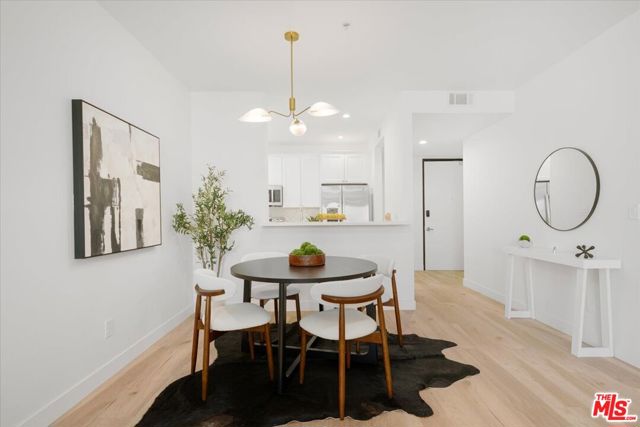 625 S Berendo Street, Los Angeles CA: https://media.crmls.org/mediaz/d05a360b-0018-4989-90ec-d2873e1179bb.jpg