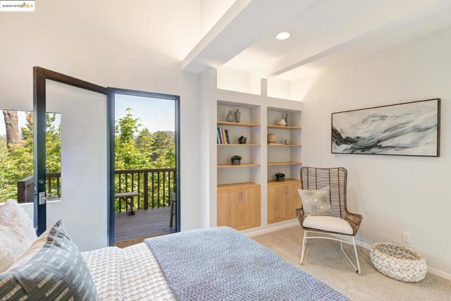 20 Ascot Ct, Oakland CA: https://media.crmls.org/mediaz/d05aa848-9db9-421a-8827-0ba429e127f6.jpg