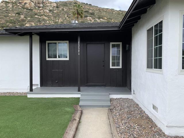 13508 Willow Rd, Lakeside CA: https://media.crmls.org/mediaz/d05afebf-7979-4742-acec-a5f2c2a83f58.jpg